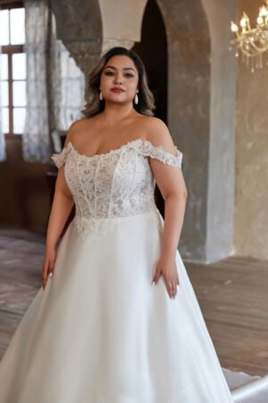 Romantic & Elegant Plus-Size Wedding Dress with Off-Shoulder Straps