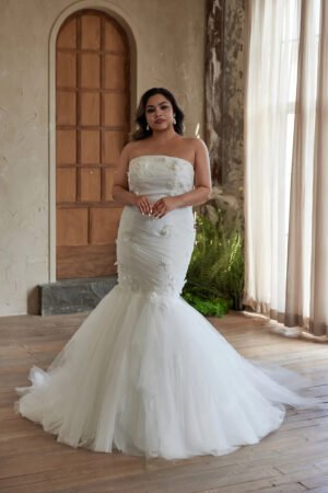 Elegant Strapless Tulle Wedding Dress with 3D Floral Appliques