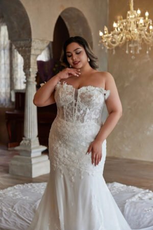 Enchanting Mermaid Silhouette Wedding Dress with Chapel Train