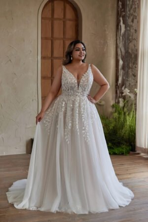 Exquisite Leaf Lace Tulle Wedding Dress with V Neckline